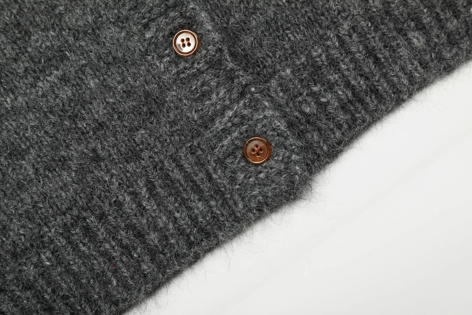 VIVI top quality - limited to Japan" vivienne west wood 25th autumn and winter new three-color wool embroidered cardigan Color: Gray Pink Blue Size: S M L